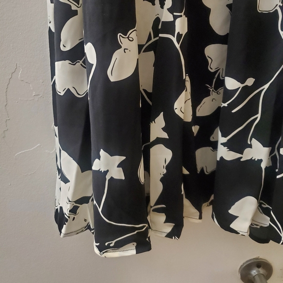 Black and white floral midi skirt - Picture 3 of 4